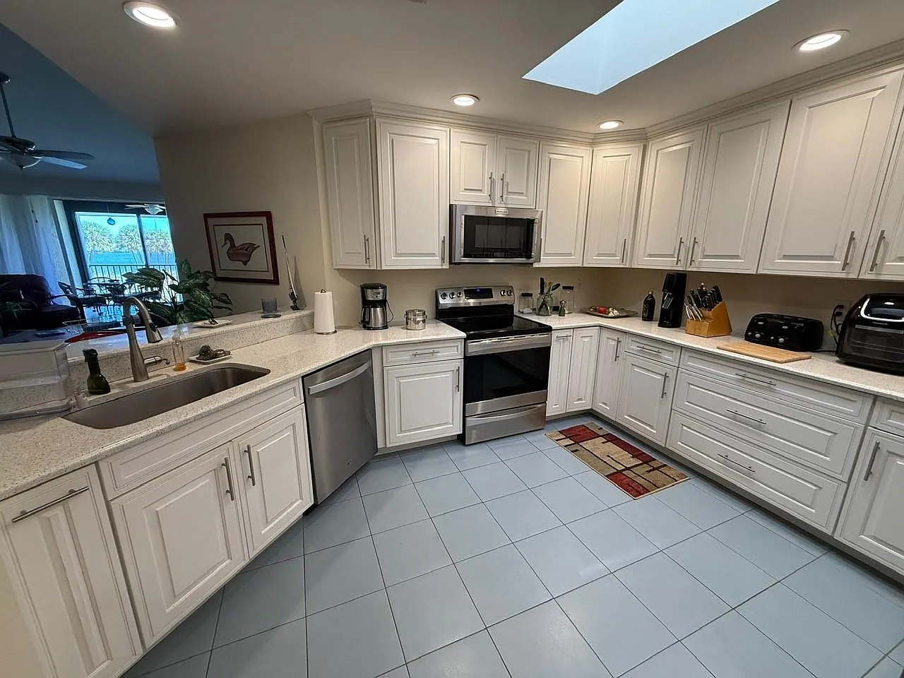 3 bed, 2.0 bath, 1590 sqft, $2,000 — Photo 3