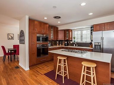 The remodeled eat-in Kitchen offers stainless steel appliances with Gas cooktop.