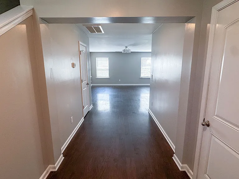 306 Sportsman Dr — Photo 2