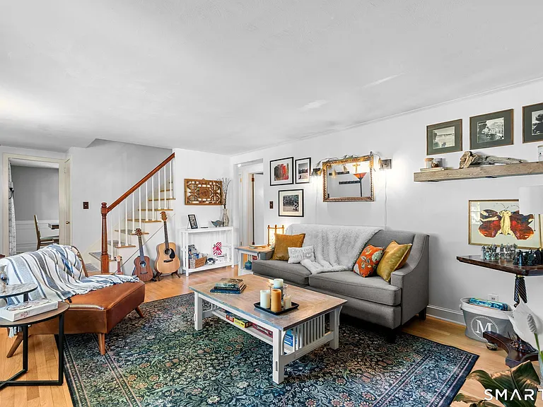 38 Barry Ln — Photo 8
