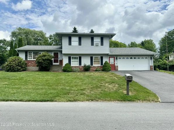 127 Edgewood Dr W, South Abington Township, PA 18411