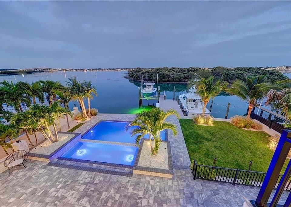 1st image of 805 Harbor Dr