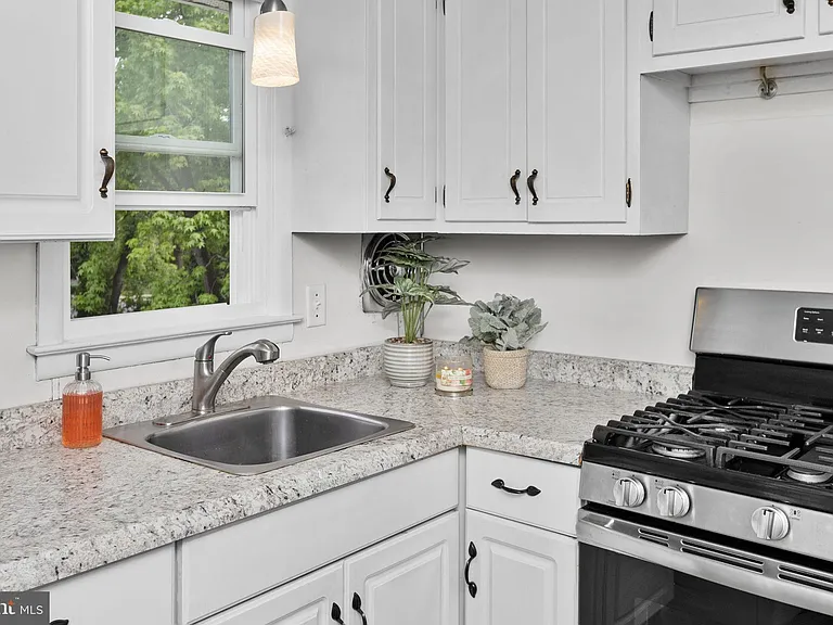 295 Lander Dr #B — Photo 13