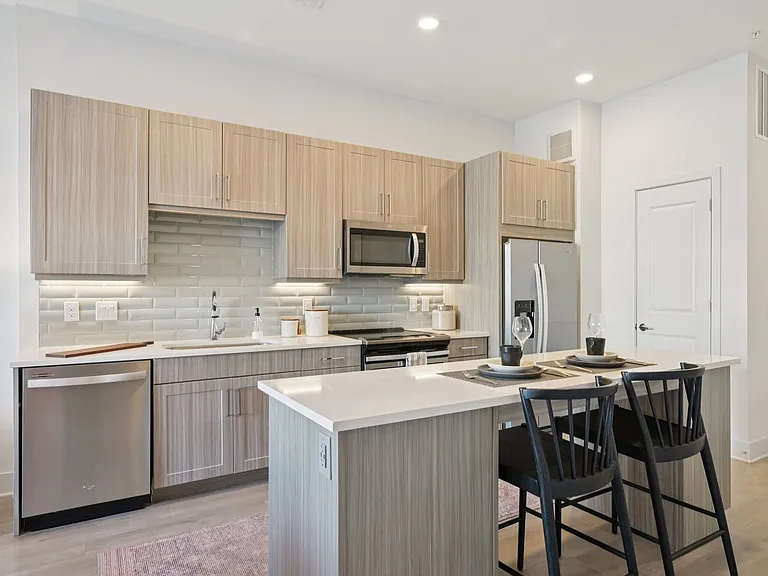 Luxia Preston — Photo 10