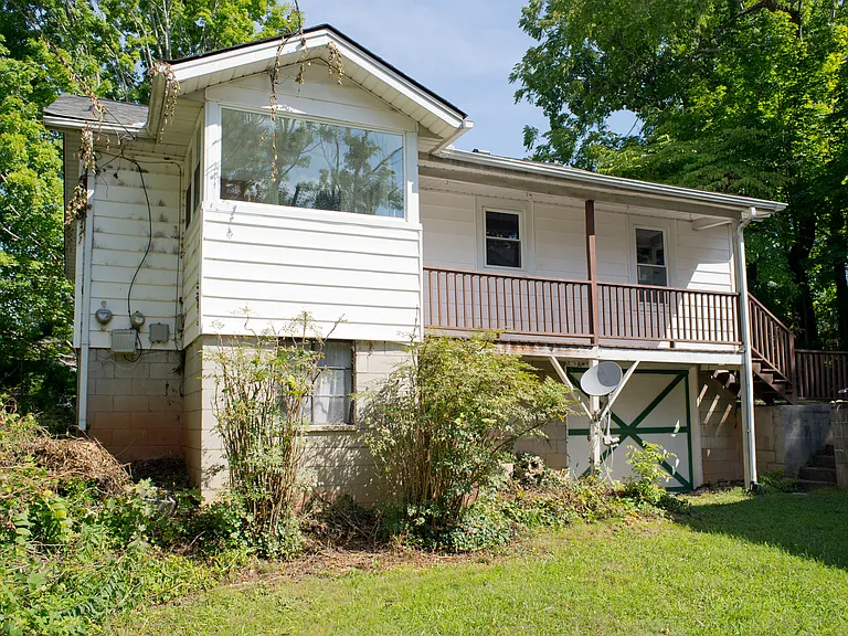 261 Fairview Rd — Photo 17