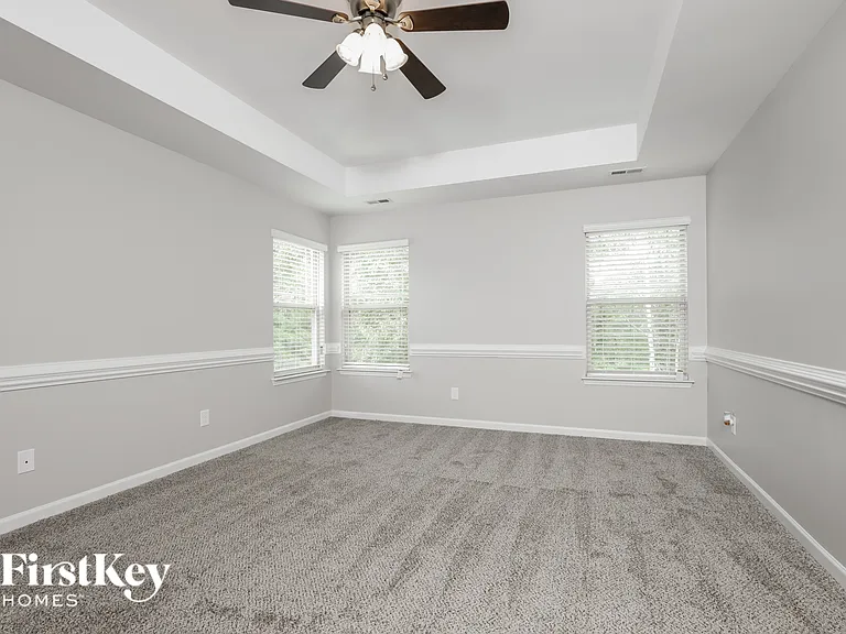 4476 Redfern Pl — Photo 11