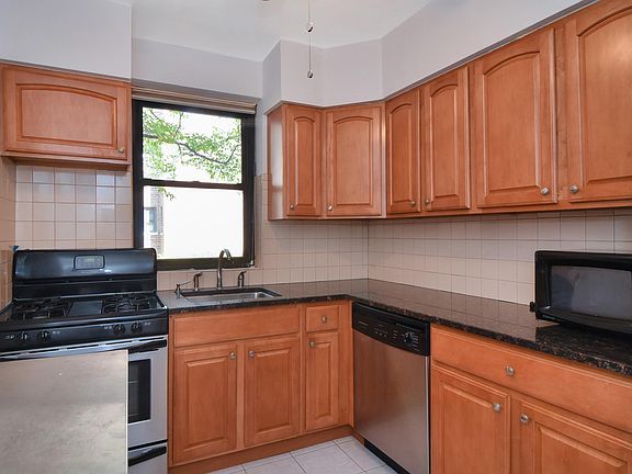 5th image of 71 Grace Ave APT 1B