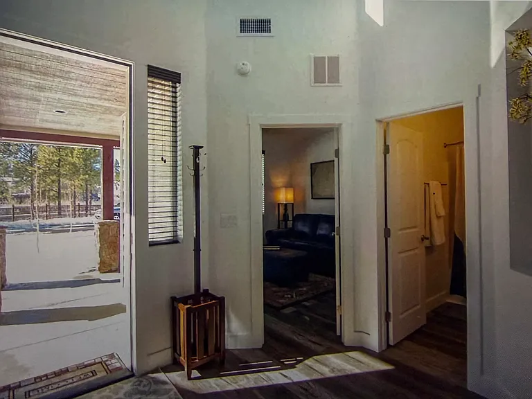 Den is Unfurnished