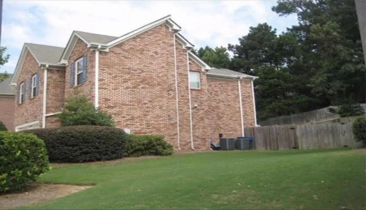 Building Photo - 2213 Stancil Point Dr