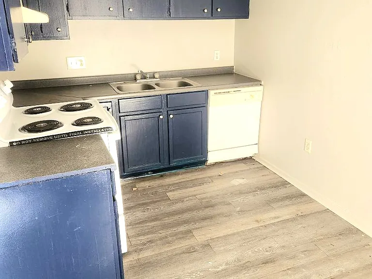 985 Monet Dr — Photo 6