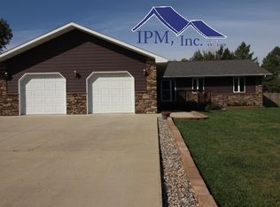 1631 64th St NW, Minot, ND 58703