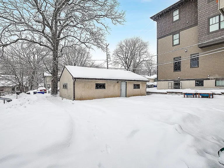 1499 Cleveland Ave N — Photo 29