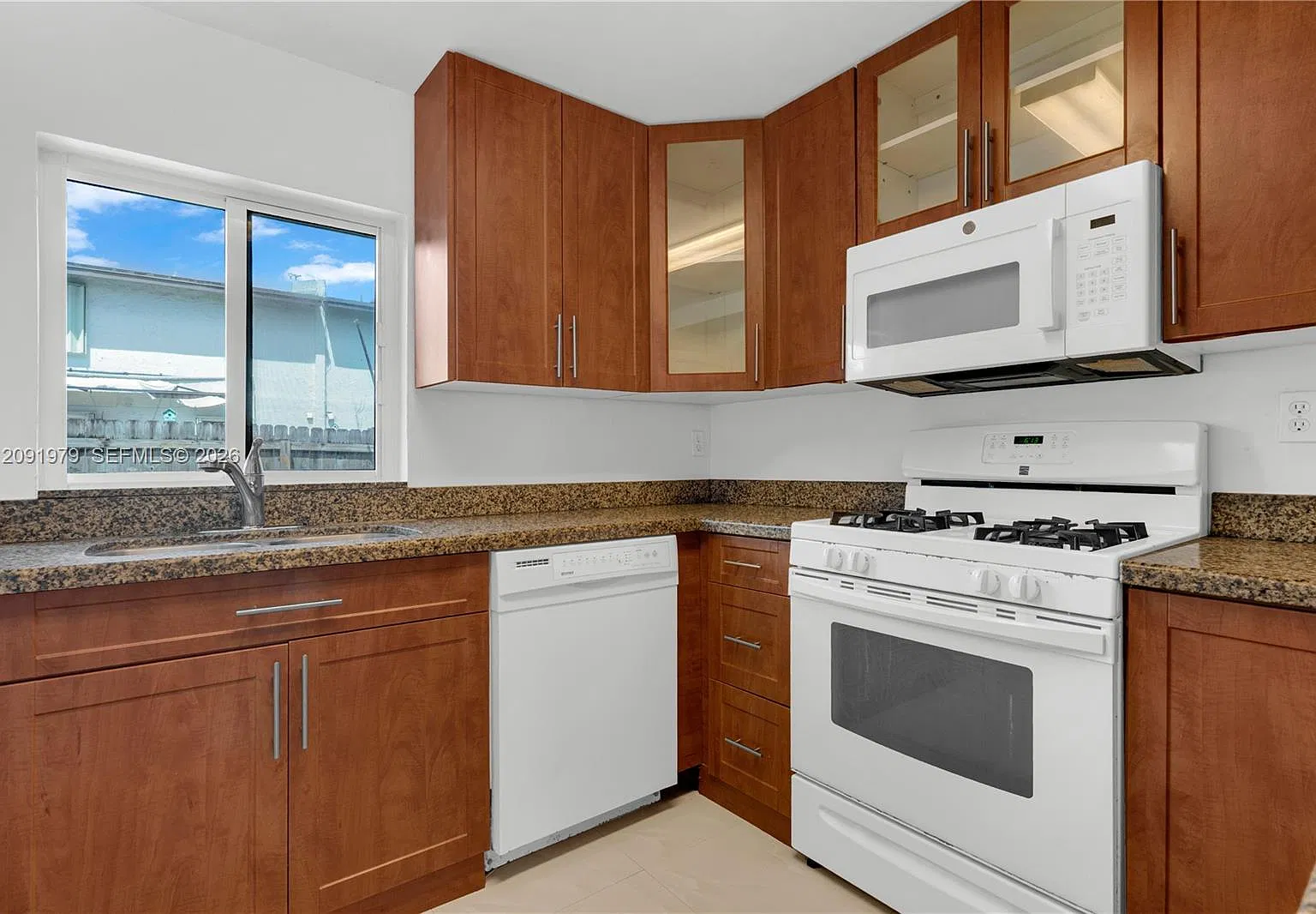 3 bed, 1378 sqft, $3,200 — Photo 4