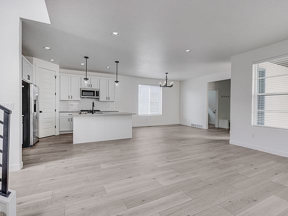 4th image of 2348 N Sunmore Way