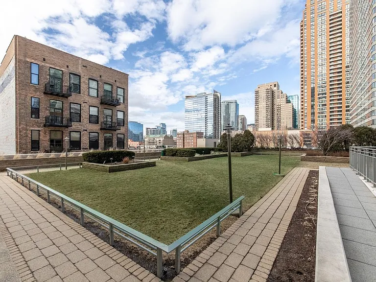 1250 S Michigan Ave #1208 — Photo 16