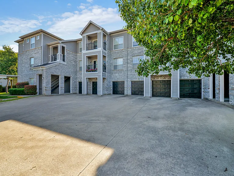 Greyson's Gate Apartments — Photo 3