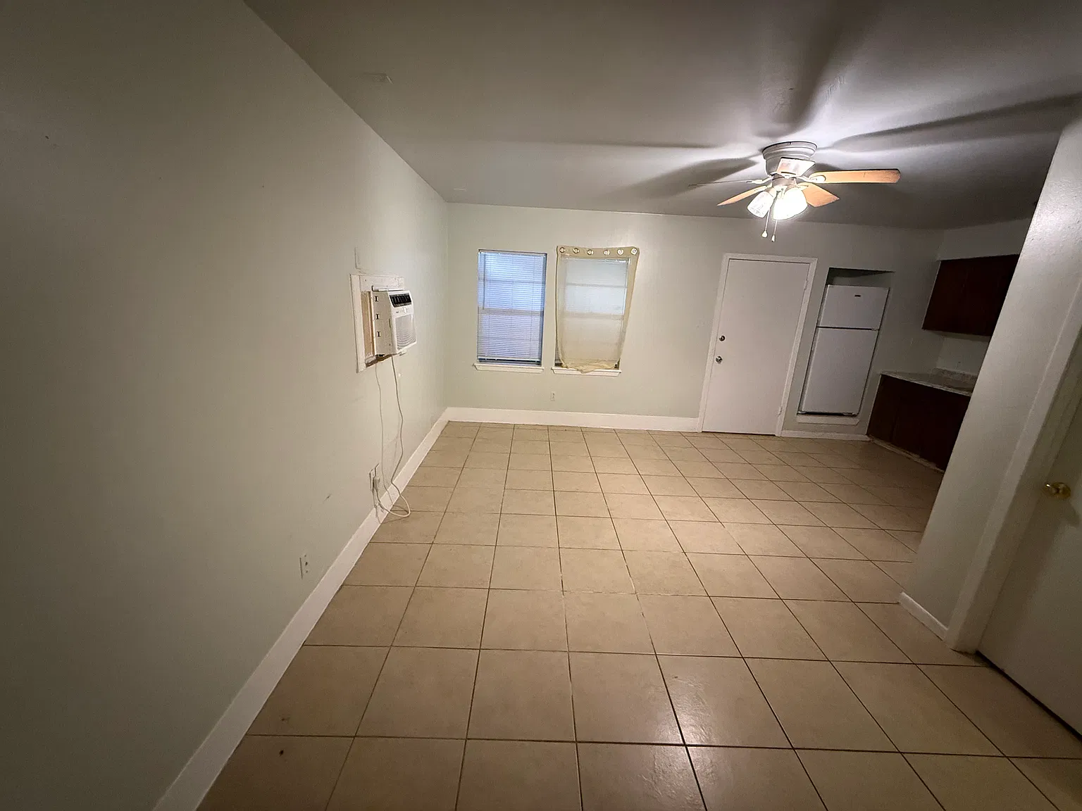 Studio, 400 sqft, $850 — Photo 2