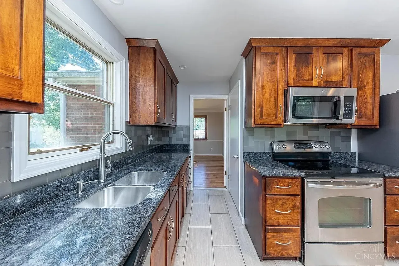 3 bed, 2637 sqft, $4,000 — Photo 2