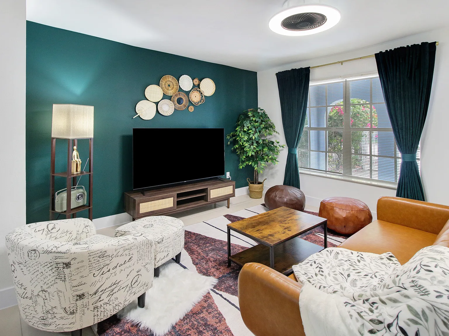4 bed, 1100 sqft, $4,300 — Photo 3