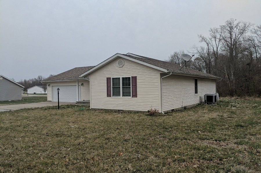 2nd image of 601 Tatum Ln