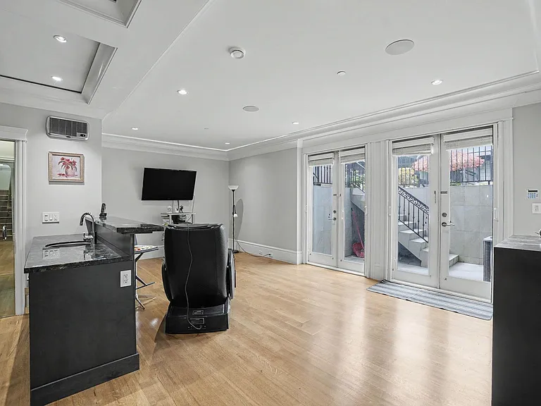 4433 Wallace St — Photo 31