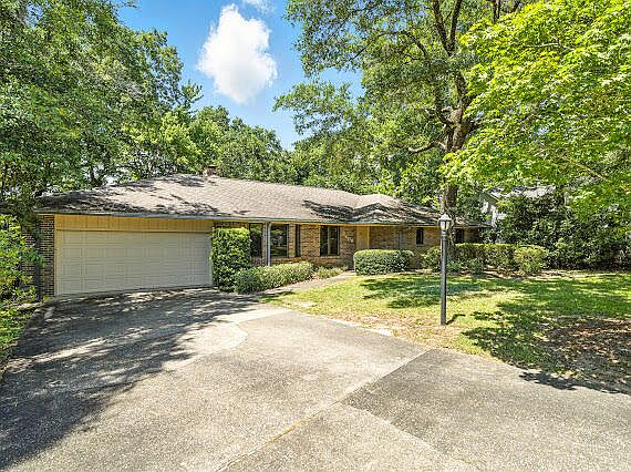 4th image of 2409 Roberts Dr