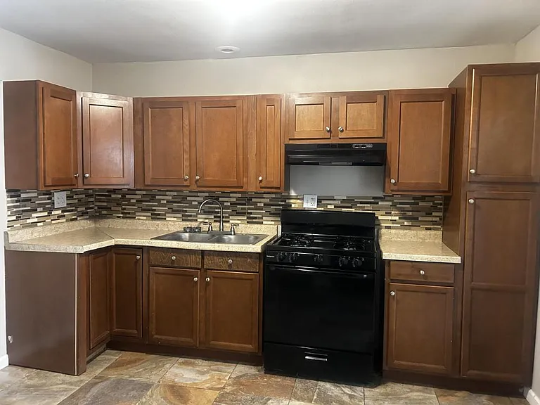 5300 Grove Ave — Photo 3