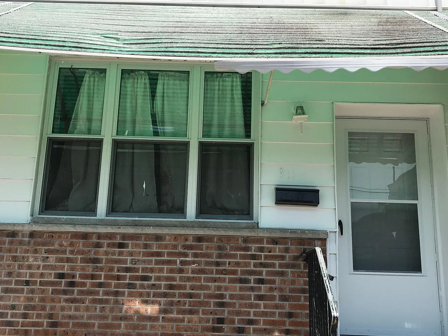 3 bed, 1194 sqft, $1,900 — Photo 1