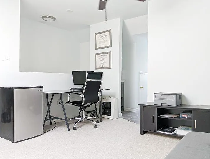 440 W Glebe Rd — Photo 25