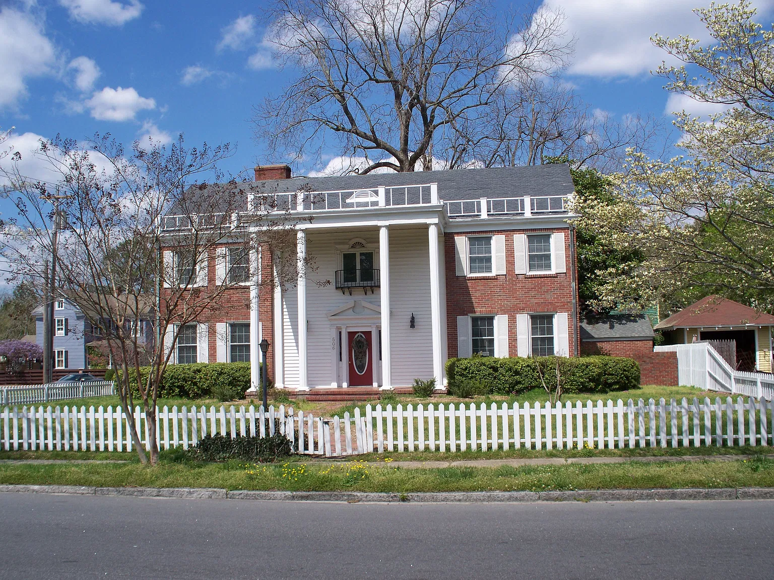 4 bed, 2.5 bath, 2700 sqft, $2,250 — Photo 1