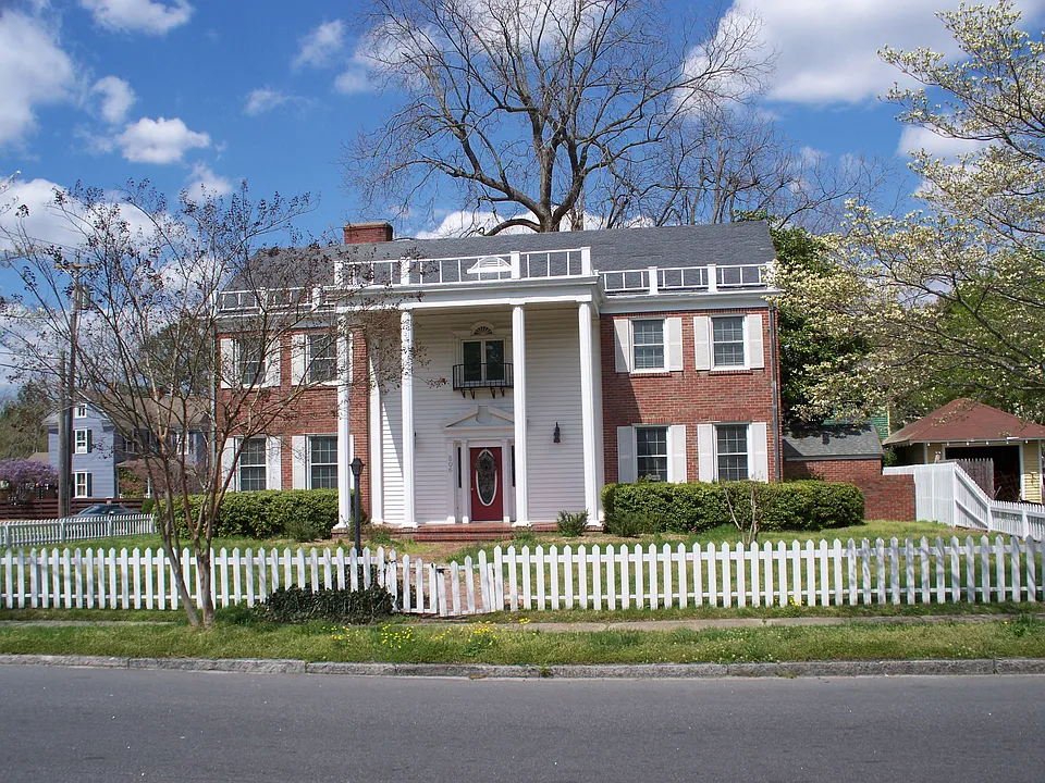 506 W Church St