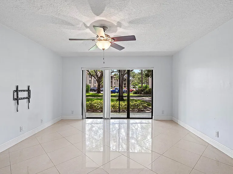 204 Foxtail Dr #F1 — Photo 6