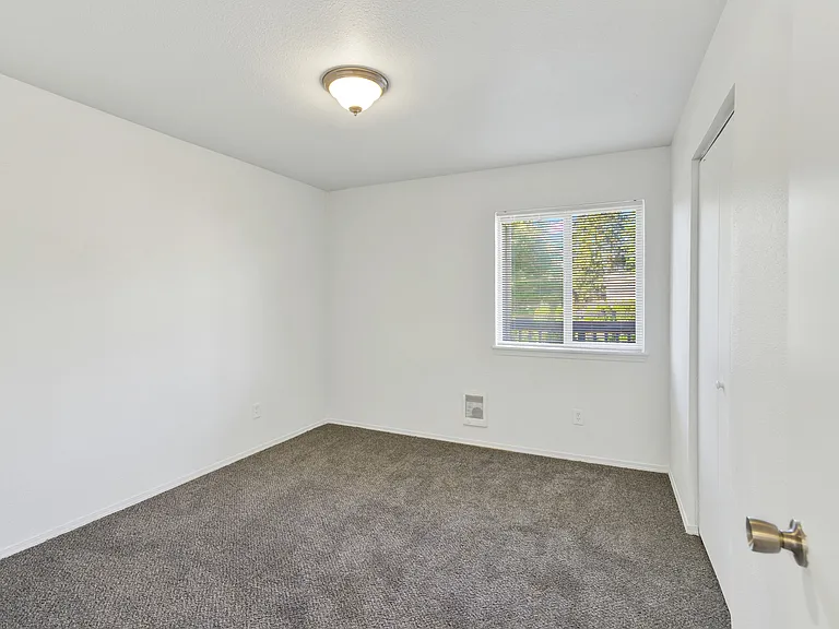 Kentwood Apartments — Photo 27