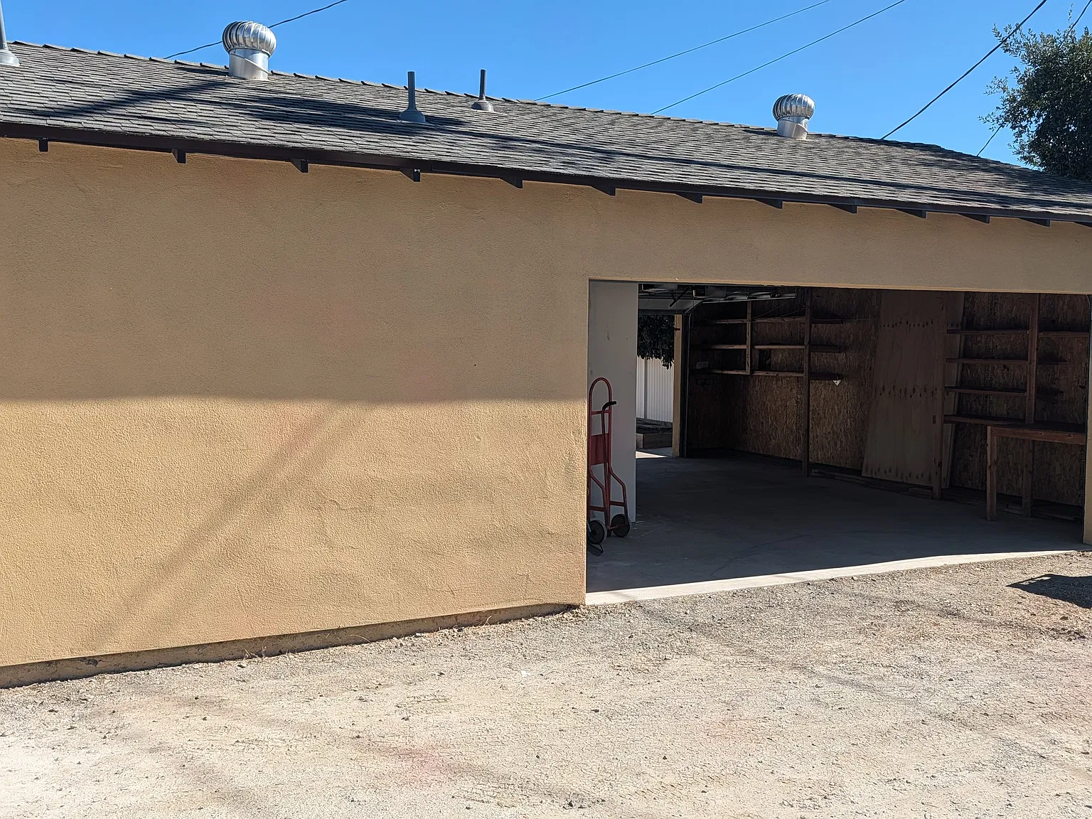 3 bed, 1.5 bath, 900 sqft, $2,200 — Photo 3