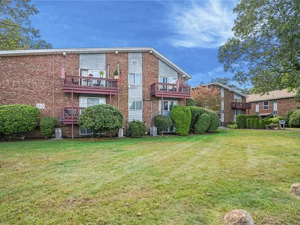 110 Pilgrim Pkwy APT 8, Warwick, RI 02888