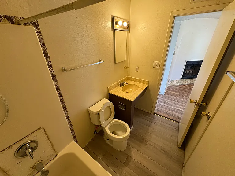 225 Figueroa St NE #4 — Photo 8
