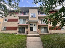 AR Apartments, 2W