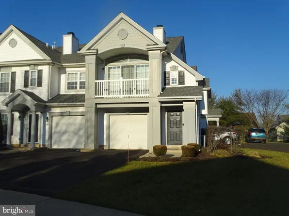 107 Red Maple Ct Unit 412, Warminster, PA 18974