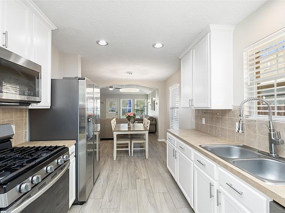 5th image of 2435 Colonial Springs Ln