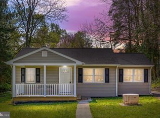 1017 S Lakeshore Dr, Louisa, VA 23093