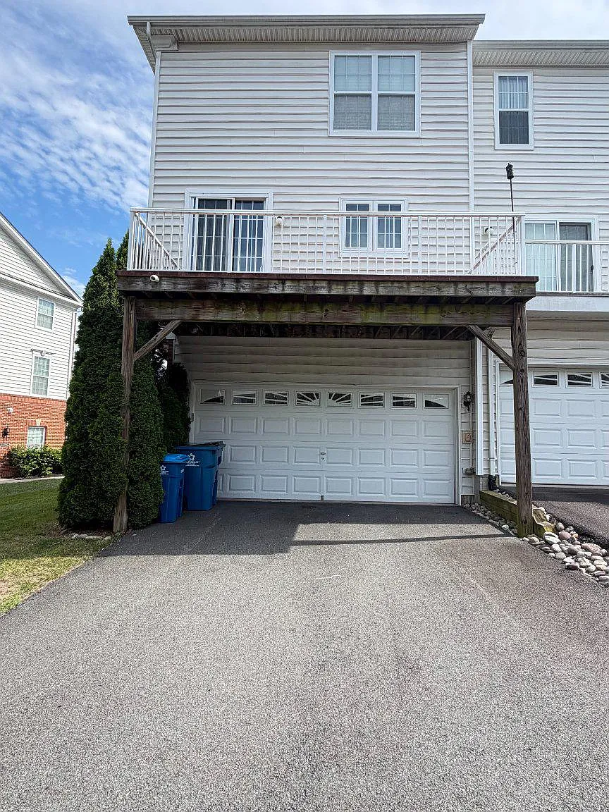 4 bed, 3.5 bath, 1966 sqft, $3,500 — Photo 2