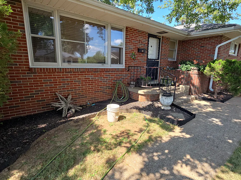 237 Center St