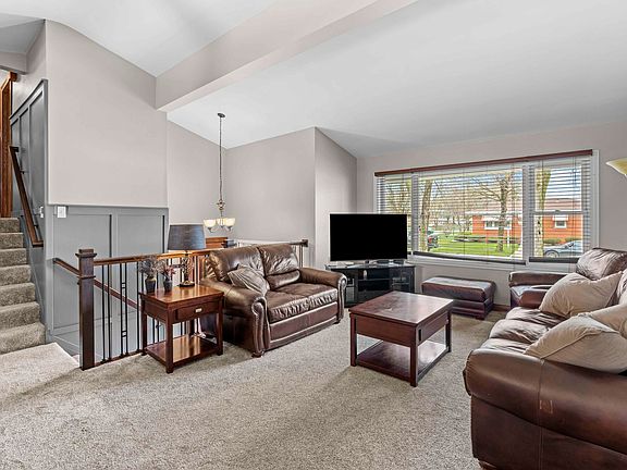 4th image of 3332 41st St