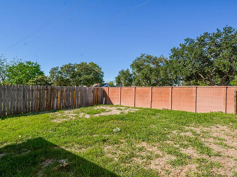 16518 Monte Carlo Ln — Photo 29