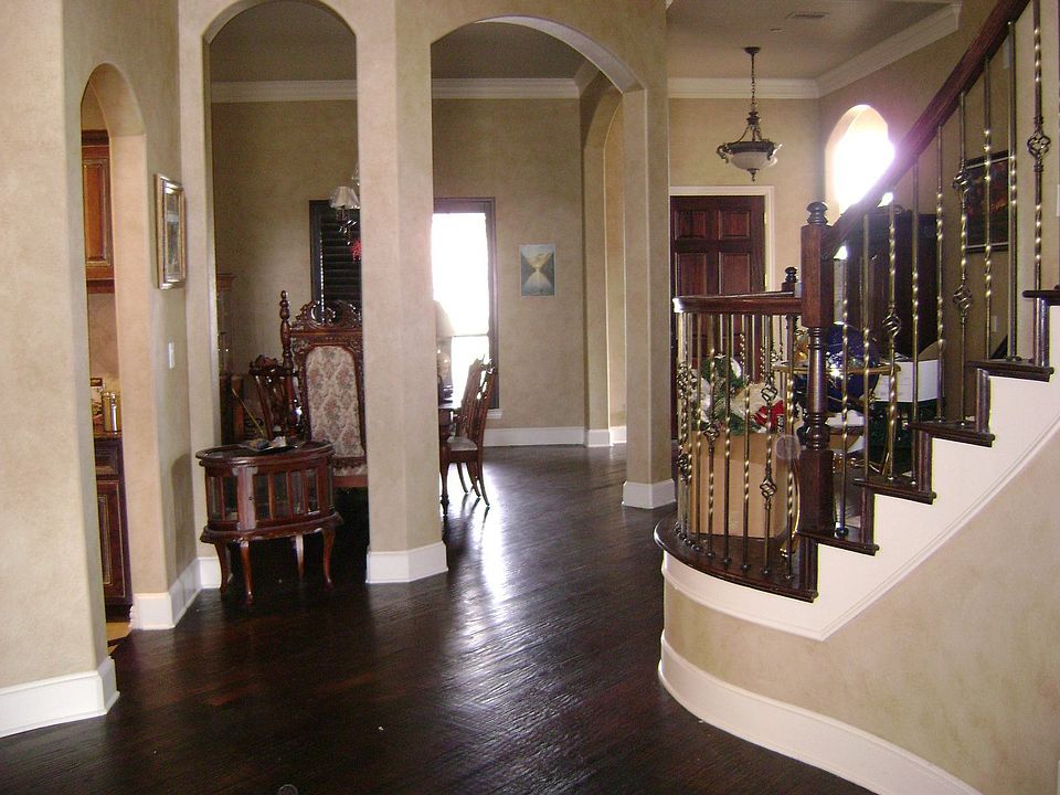 2nd image of 1432 Parkview Ln
