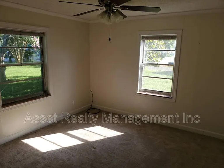 102 Eastwood Dr #1 — Photo 14