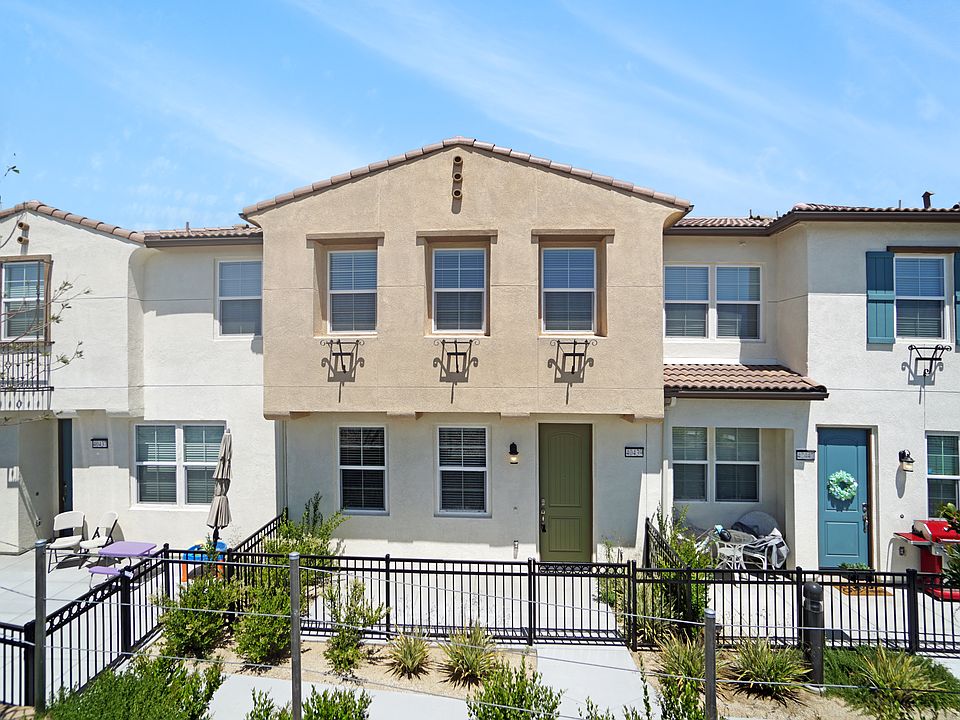1st image of 40439 Calle Real
