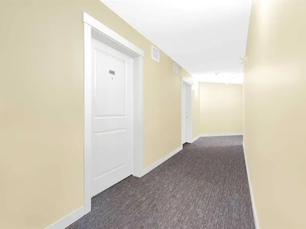 5 Saddlestone Way NE #207, Calgary, AB T3J 0S2