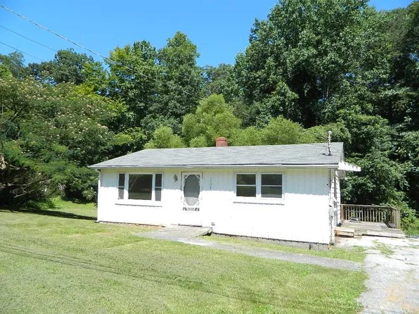 1308 Scratch Gravel Rd, Marion, VA 24354