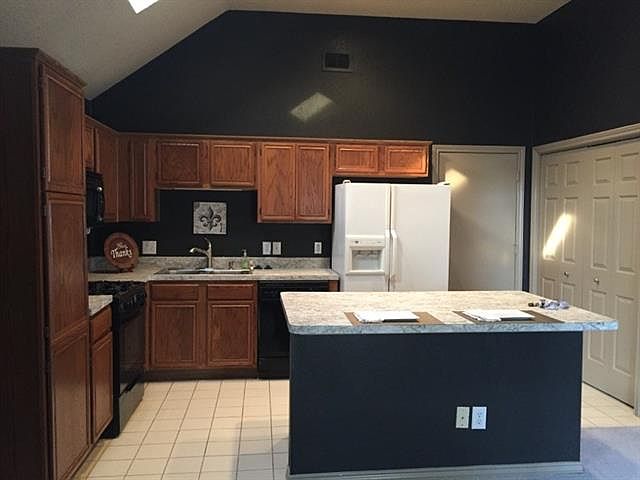 1st image of 1420 Drake Ln